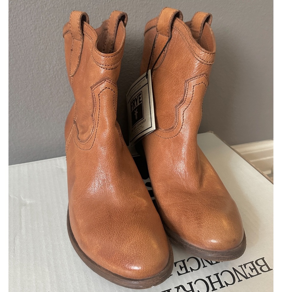 Frye Carson Shortie Cognac Ankle Boots - Worn Once for an Hour w/ Tags in Box - Picture 7 of 16